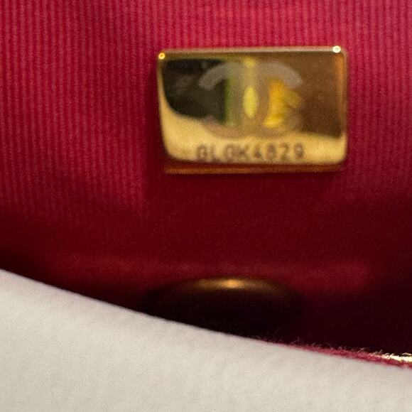 Chanel 19 Ivory Lambskin Mixed Metal Medium Bag Microchipped Authentic CoA - Picture 8 of 9